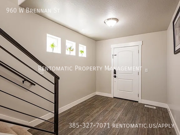 Building Photo - 960 W Brennan St