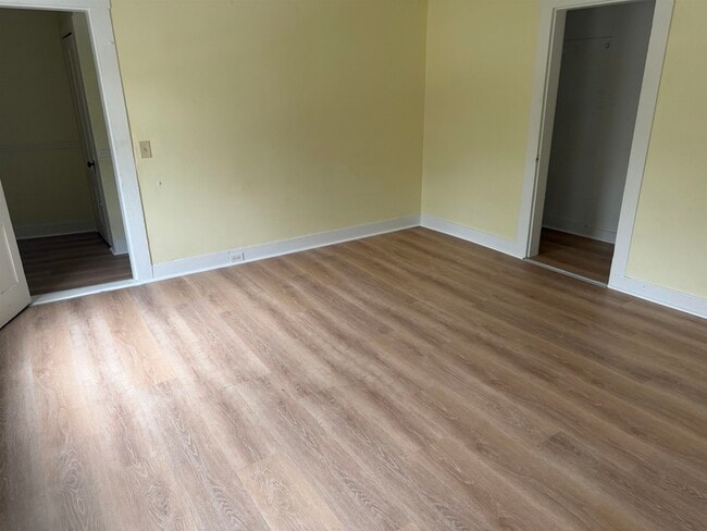Building Photo - 27 Ashuelot St