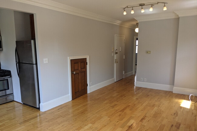 Building Photo - 34 Russell St