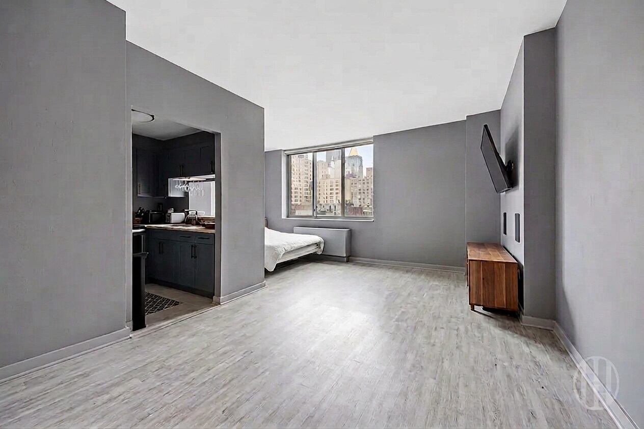 Building Photo - 250 E 30th St