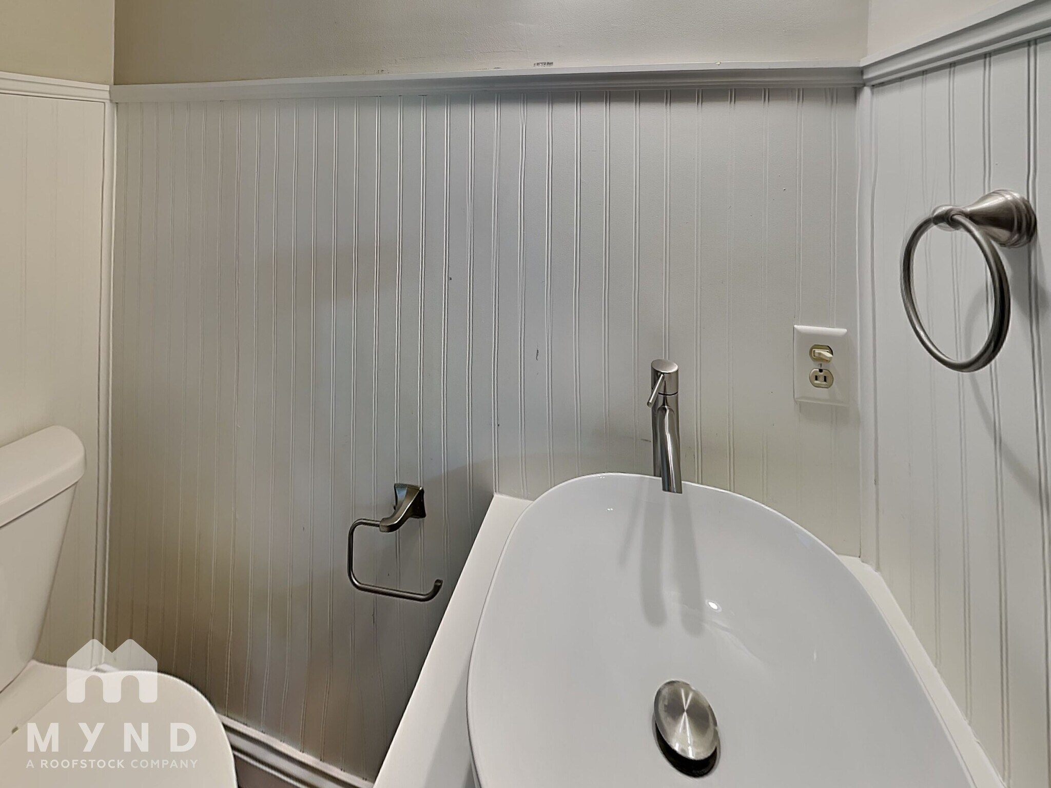 Building Photo - 215 Wilson Ave