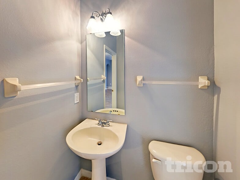 Building Photo - 9540 Baton Rouge Ln