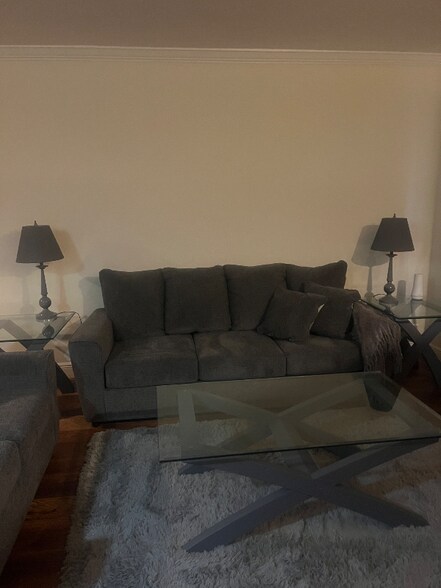 Building Photo - 413 Swallow Dr