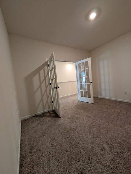 Office room - 5835 Waterfall Pl