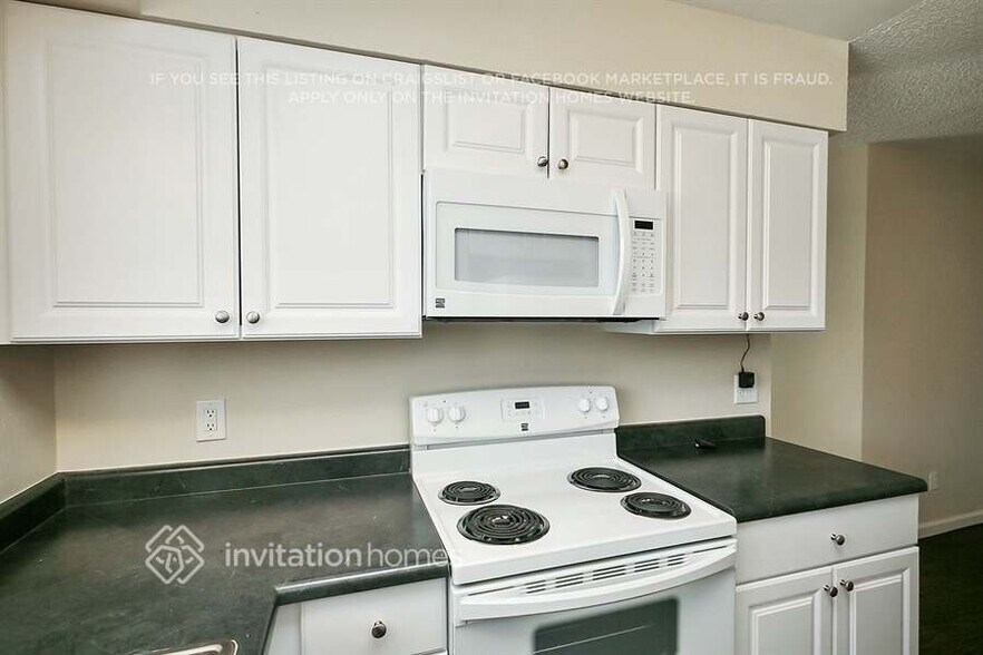 Building Photo - 16152 E Radcliff Pl