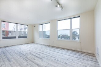 Building Photo - Spacious Ingleside Heights Condo w/ Private Patio & Parking!