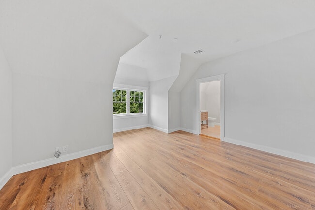 Building Photo - 389 Spring Unit# C