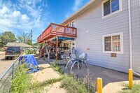 Building Photo - $1,445 2 Bed, 1 Bath Updated Unit in Denver with In Unit Laundry!