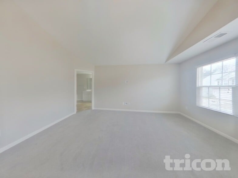 Building Photo - 1332 Waylon Ave