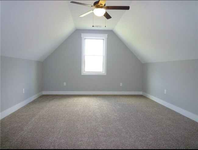 Building Photo - 100 Amberwood Dr