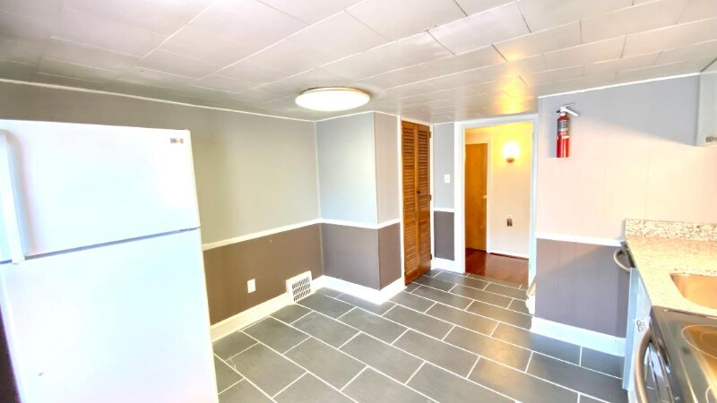 Building Photo - 304 Elsmere St