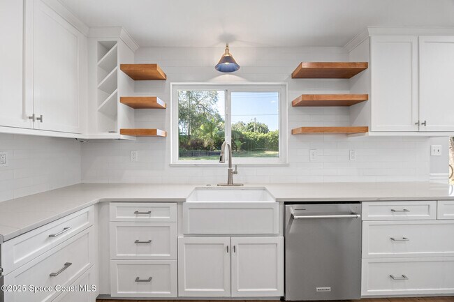 Building Photo - 3701 Warwick Dr