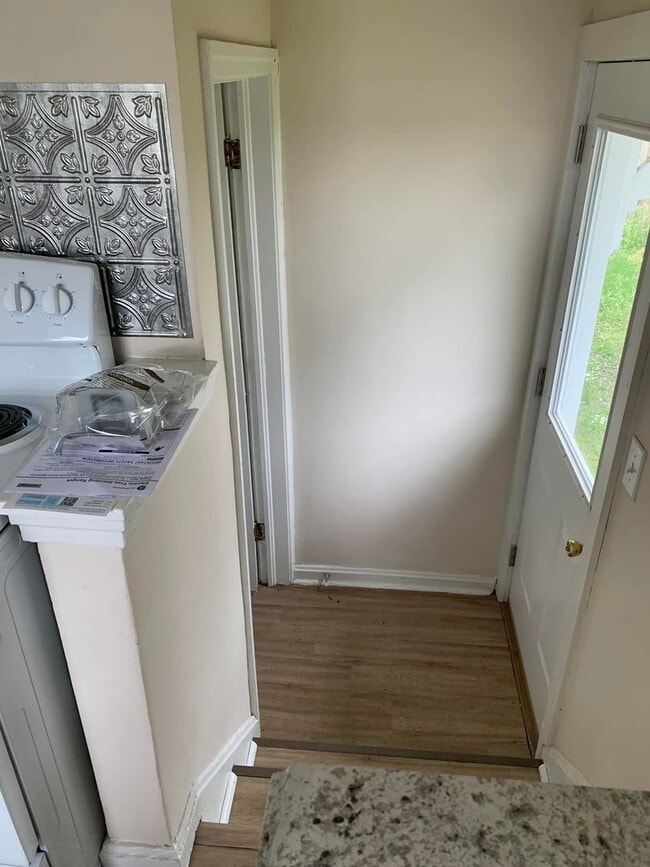 Building Photo - 1116 E Gum St