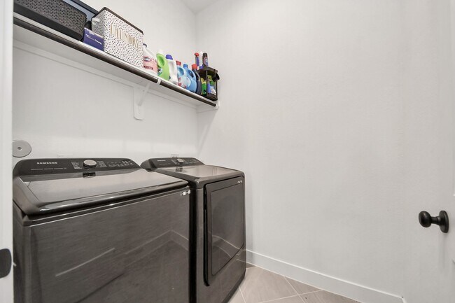 Building Photo - 4942 Carranza Ct