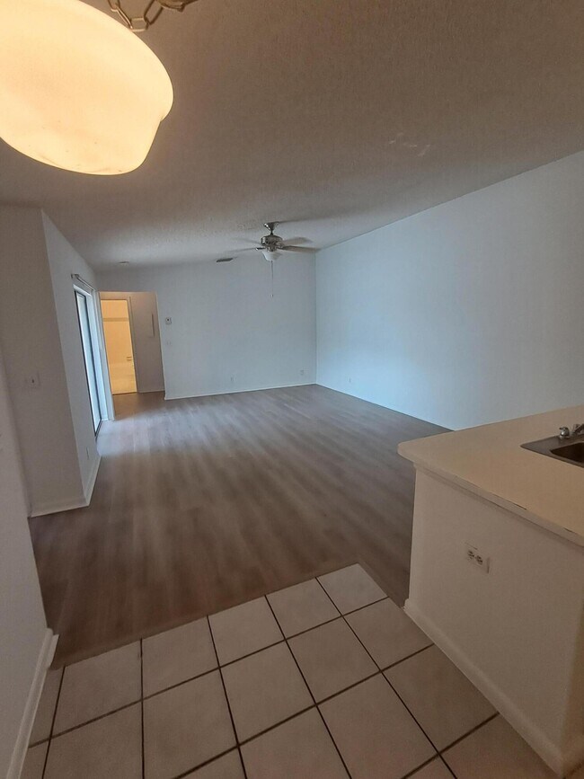 Building Photo - 1465 Hawthorne Pl