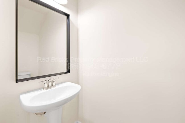 Building Photo - 229 Quinn Rd