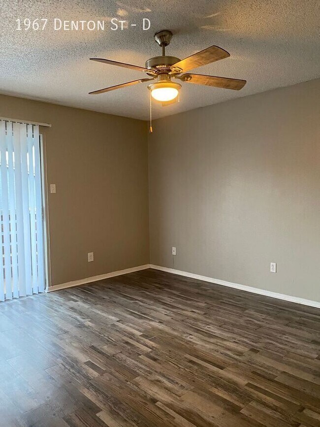 Building Photo - $500 moves you in