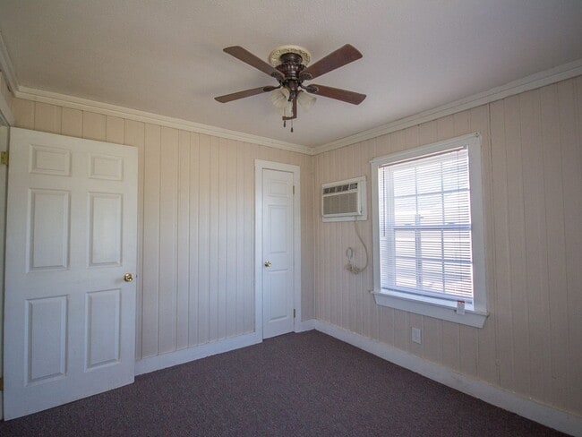 Building Photo - Country Setting Home