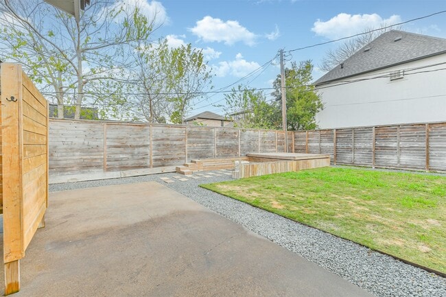 Building Photo - 6205 S Rice Ave