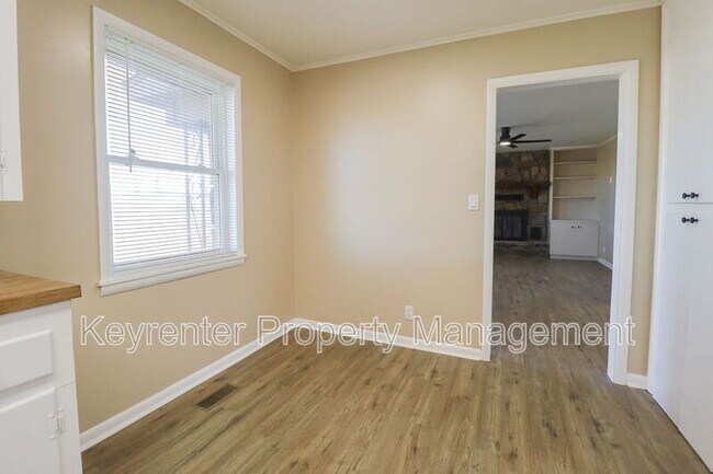 Building Photo - 1705 Bixby Rd