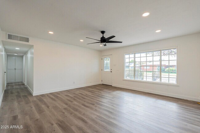 Building Photo - 8124 E Whitton Ave