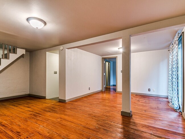 Building Photo - Unique with a Artsy Flare    1Bed + Flex Room /1.5 Bath in Edgemere Park
