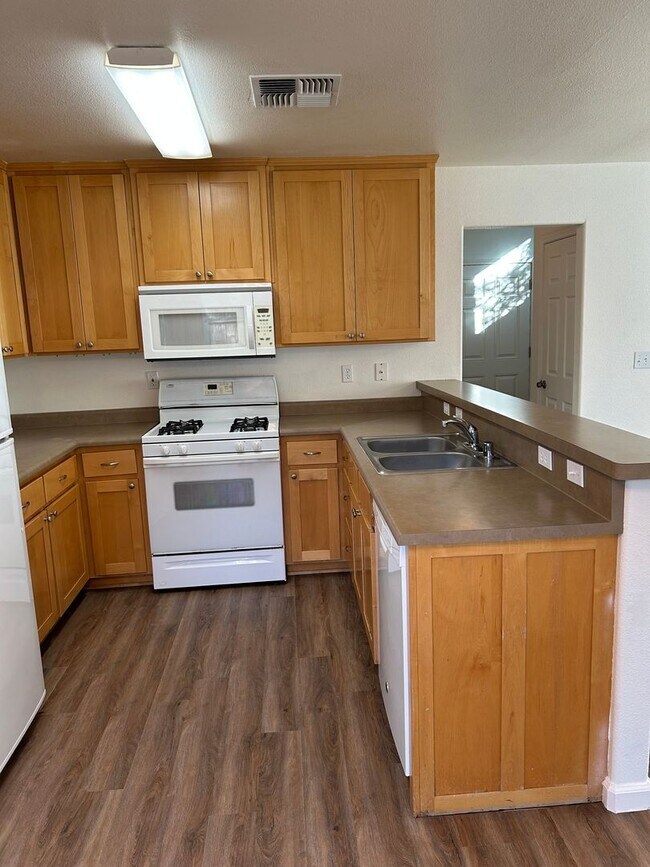 Building Photo - 582 Morgan Dr