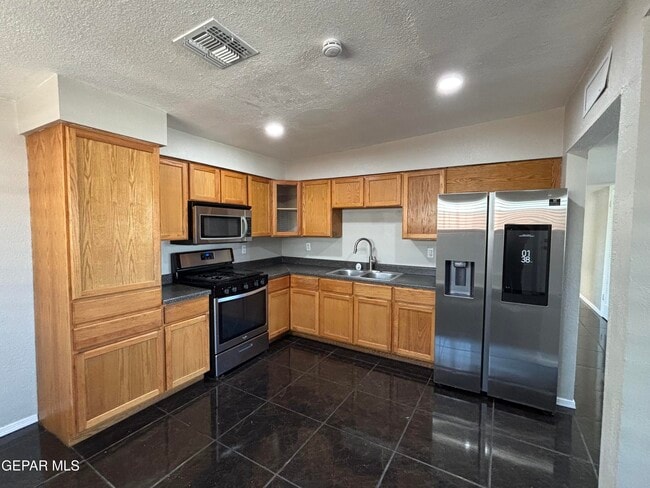 Building Photo - 201 Romeria Dr