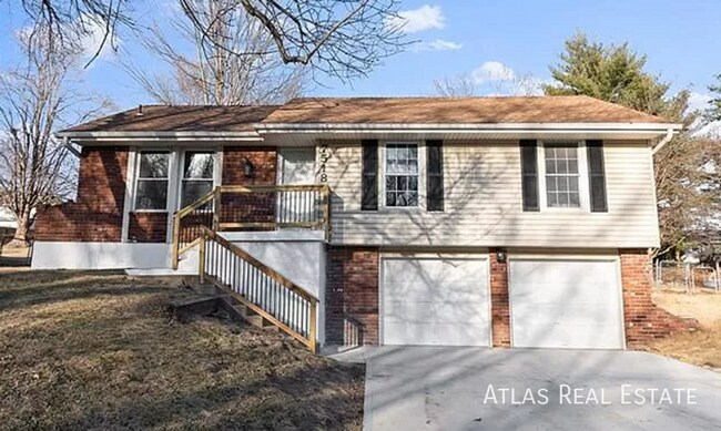 Building Photo - $500 off Move-In Costs and 4 WEEKS FREE RE...