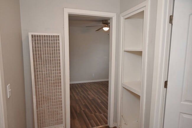 Building Photo - 600 E 1st St