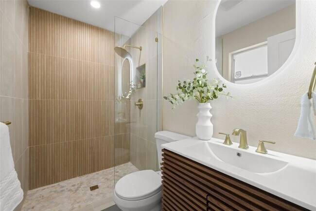 Building Photo - 2066 62nd Pl S