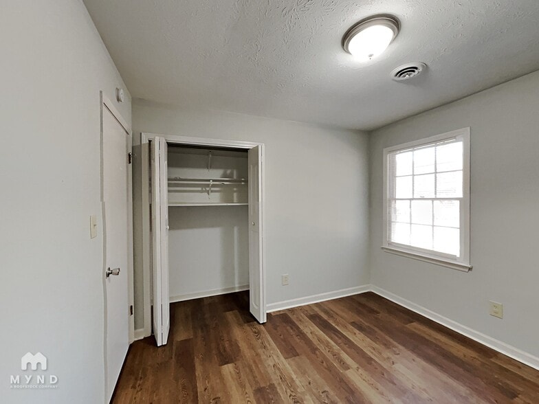 Building Photo - 421 Cabriolet Ct