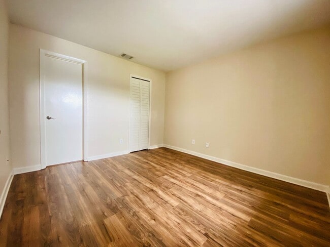 Building Photo - 1BR / 1BA Condo For Rent