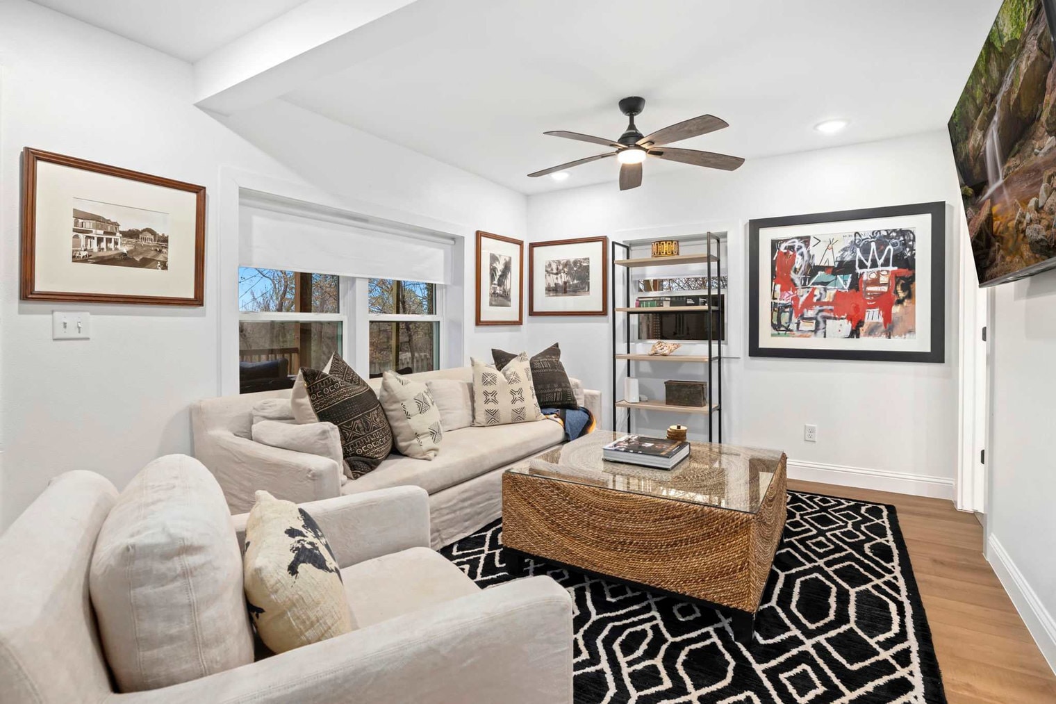 Building Photo - 1158 N Sunset Dr