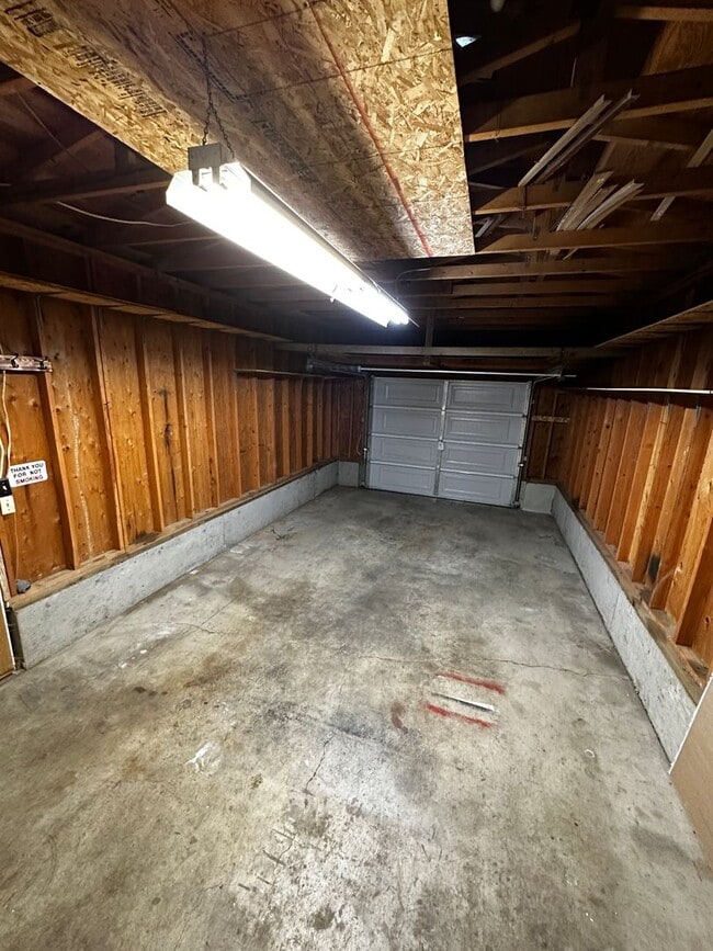 Building Photo - 2 Bedroom 1 Bath Single Family Home w/Atta...