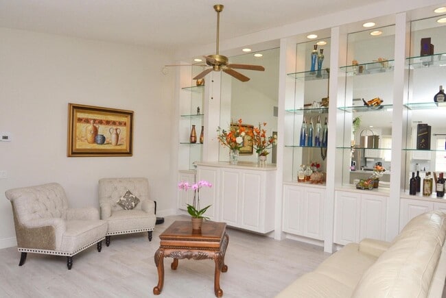 Building Photo - 1020 SW Balmoral Trce