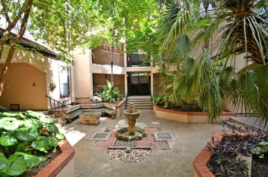 Building Photo - 2110 Rio Grande