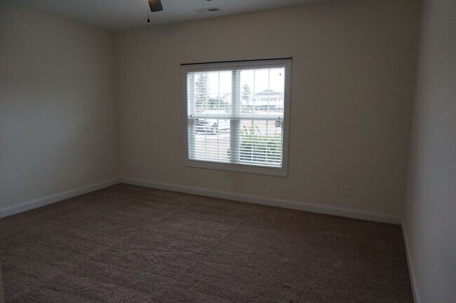Building Photo - 3 Bedroom 2 Full Bathroom w/ Bonus Room located in The Preserves at Tidewater, Sneads Ferry!