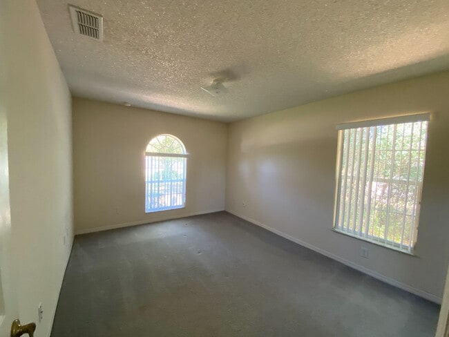 Building Photo - Marion Oaks Home - 3/2/2 1860 sqft.