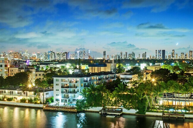 Building Photo - 2555 Collins Ave