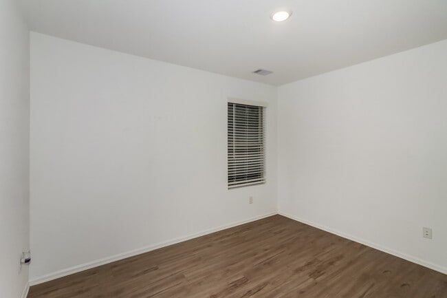 Building Photo - 3302 Aster Mdw Wy