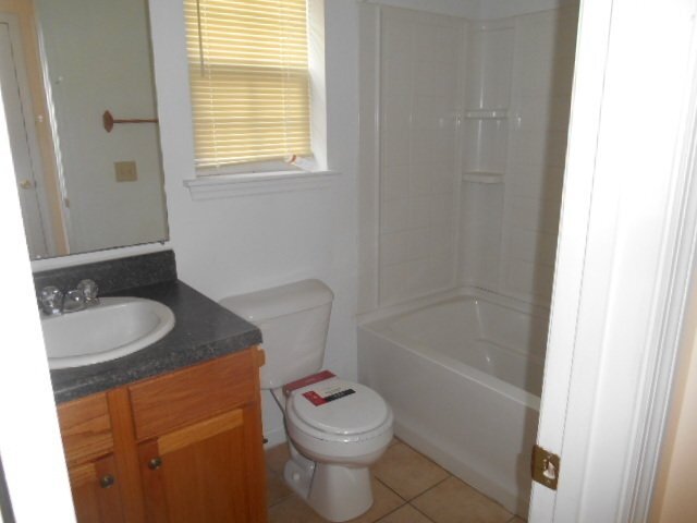 Building Photo - Duplex For Rent
