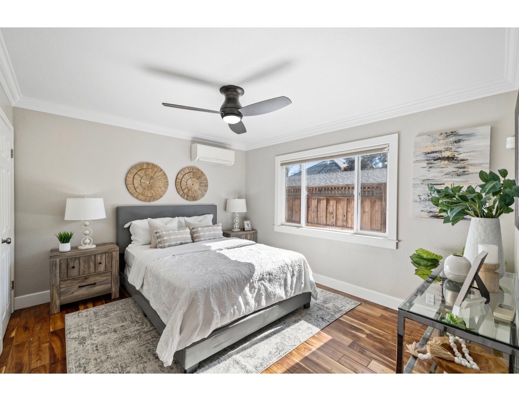 Building Photo - 674 E Julian St