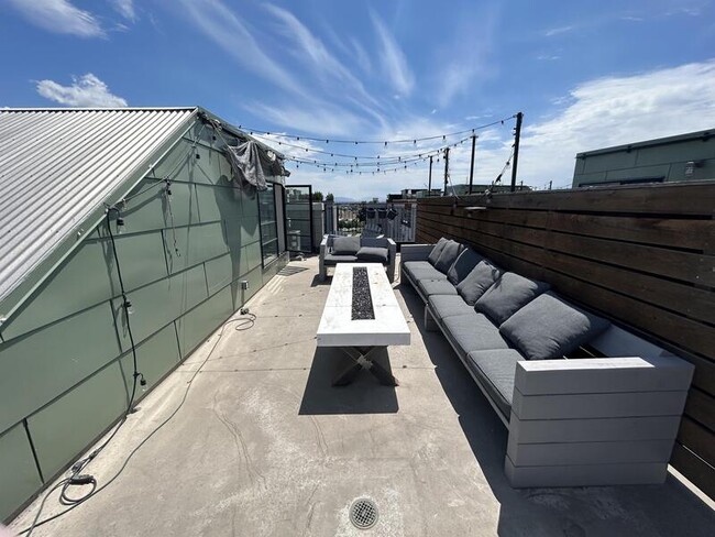 Building Photo - 360 W 300 S