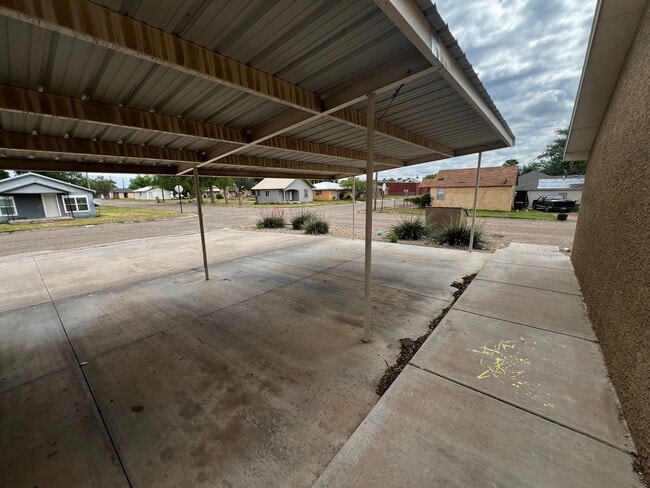 Building Photo - 1101 W 15th St