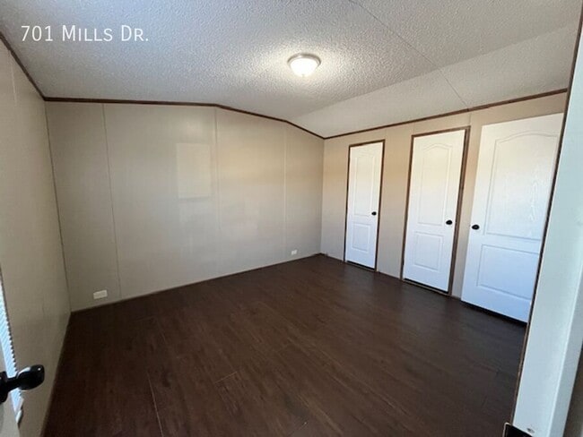 Building Photo - 701 E Mls Dr