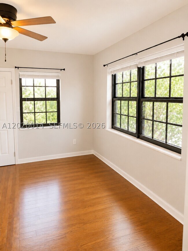 Building Photo - 535 NE 129th St