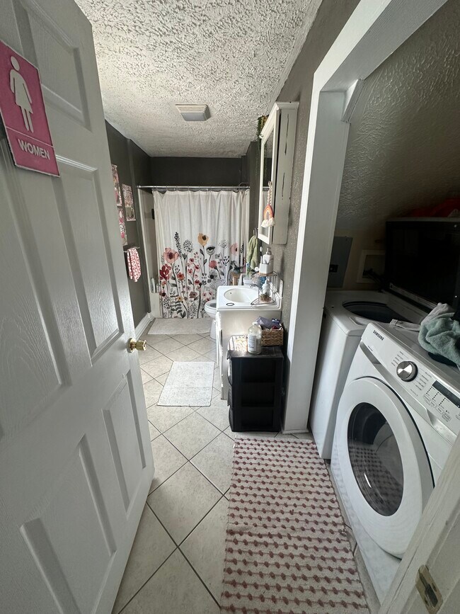 Building Photo - 670 Willey St