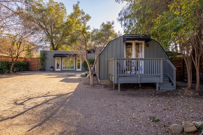 Building Photo - Ojai Funk Zone Hideaway