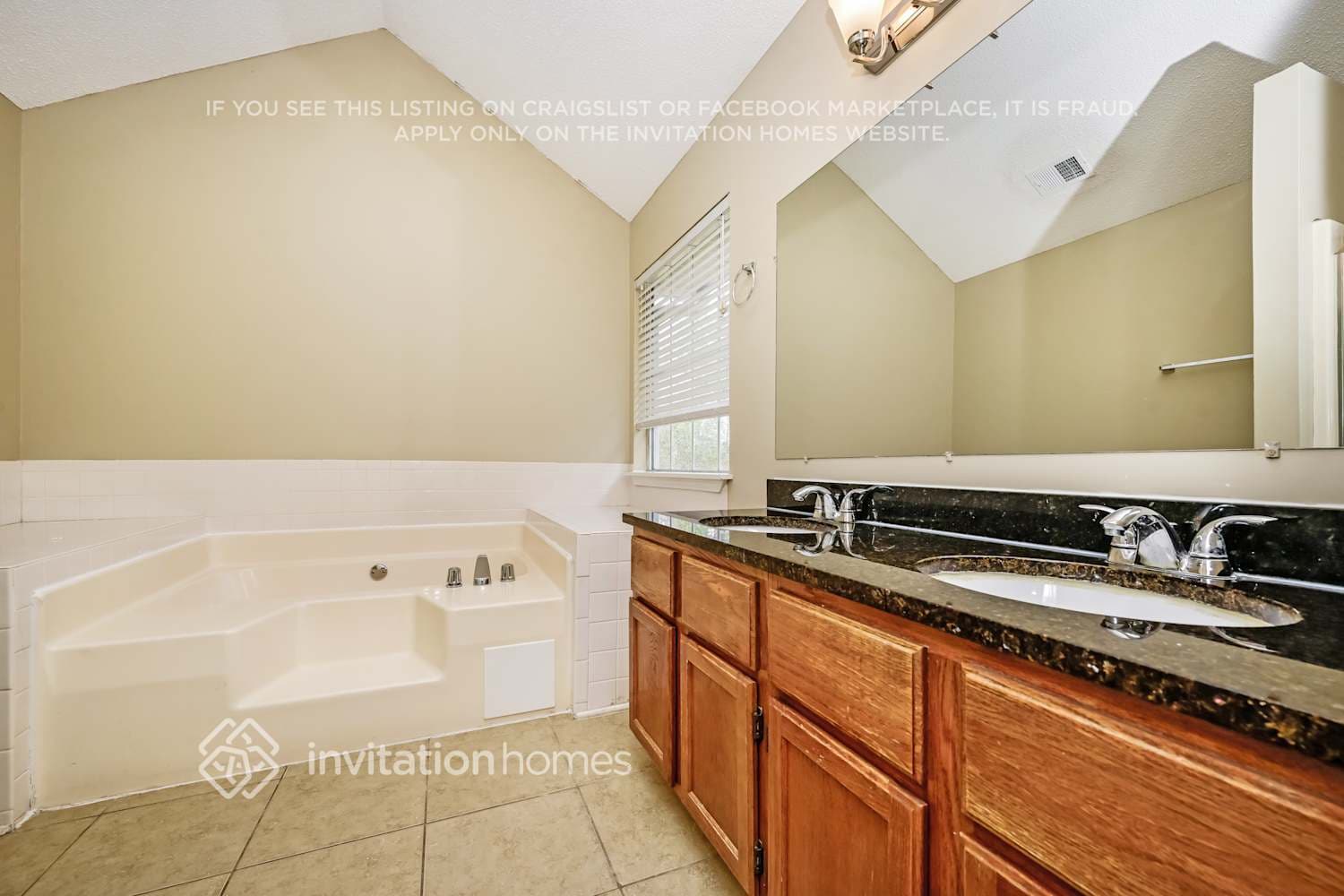 Building Photo - 1304 Baywood Glen